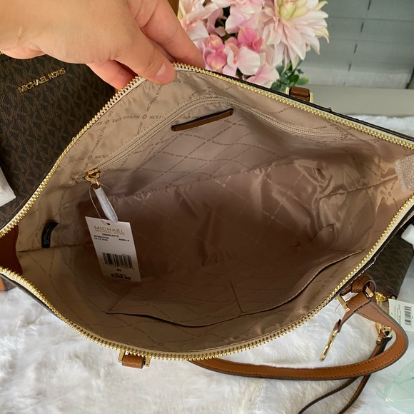 Michael Kors tote - Picture 5 of 5